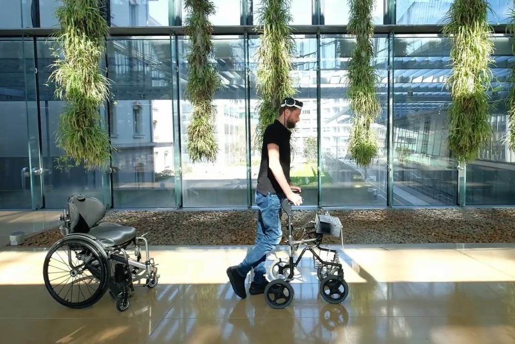 Paralyzed-man-walks-again